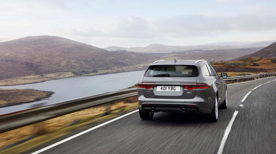  Jaguar XF 2.0d Sportbrake 2017 года  (WW) (фото 15 из 47)